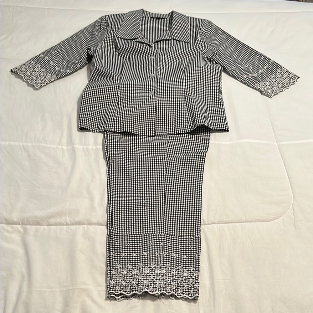 Black/White Gingham Lace Trimmed Capri Length Matching Set